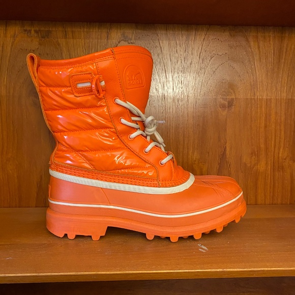 Orange Sorel winter boots size 10 US women's - Picture 2 of 9